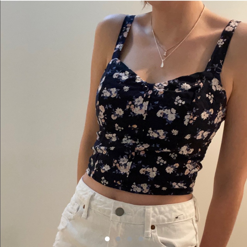 sweetheart neckline tank top
